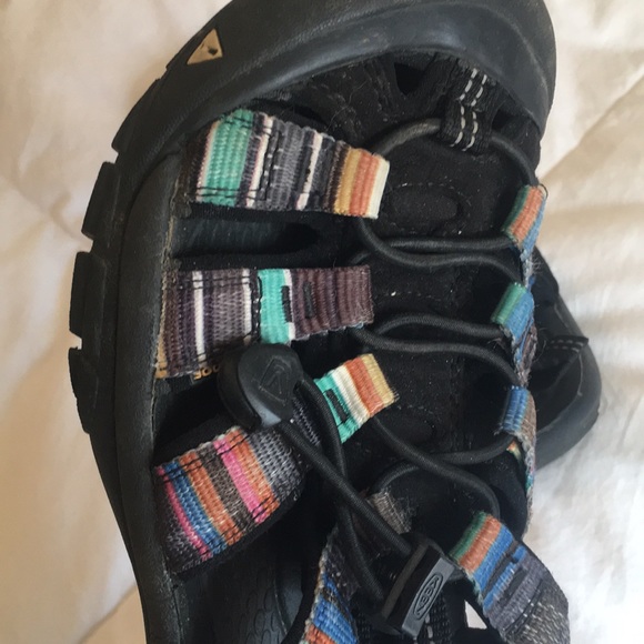 Keen closed toe waterproof sandals 5.5 - Picture 7 of 16